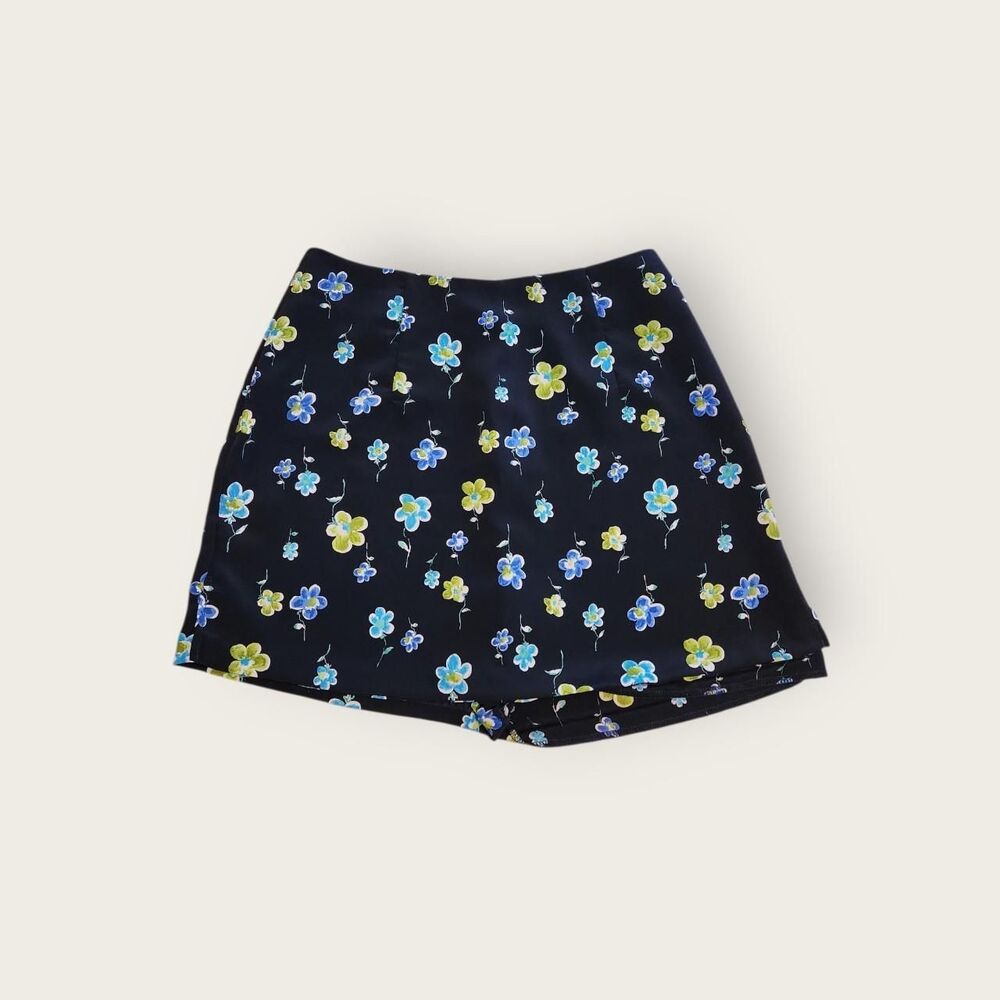 Vintage Y2k early 2000s My Michelle navy blue floral print high waist mini skort